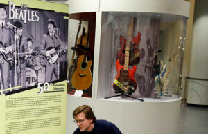 Історична гітара Джона Леннона знайшла нового власника — історична гітара Джона Леннона знайшла нового власника