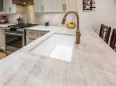 Поверхня, що задає настрій: як вибрати стільницю, яка змінює кухню?