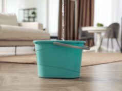 Что делать, когда течет крыша в многоквартирном доме?